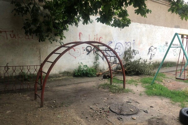 Убогоустройство: на Пишоновской построили странную детскую площадку  фото 3
