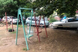 Убогоустройство: на Пишоновской построили странную детскую площадку  фото 5