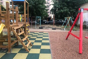 Убогоустройство: на Пишоновской построили странную детскую площадку  фото 15