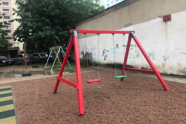 Убогоустройство: на Пишоновской построили странную детскую площадку  фото 19