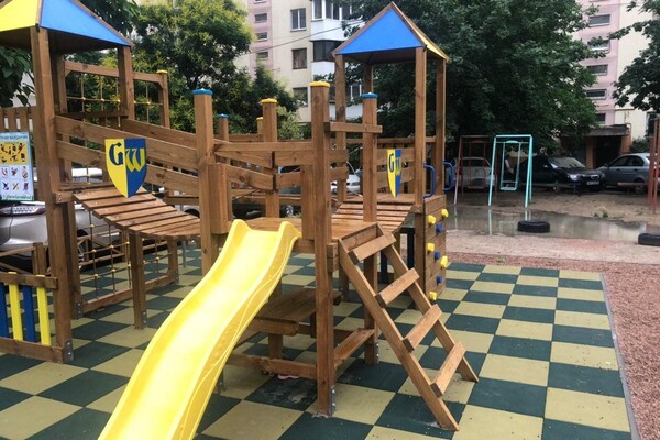 Убогоустройство: на Пишоновской построили странную детскую площадку  фото 23