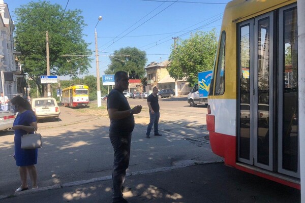 С утра в Одессе произошло два ЧП с трамваями: фото фото 1
