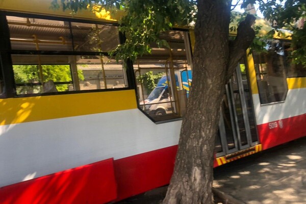 С утра в Одессе произошло два ЧП с трамваями: фото фото 3