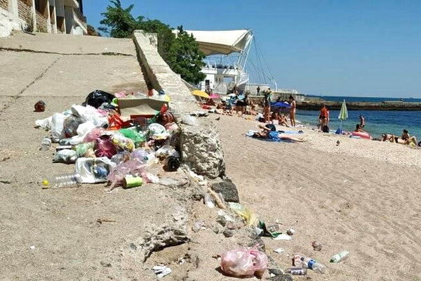 Сезон: на одесских пляжах оставляют горы мусора фото 3