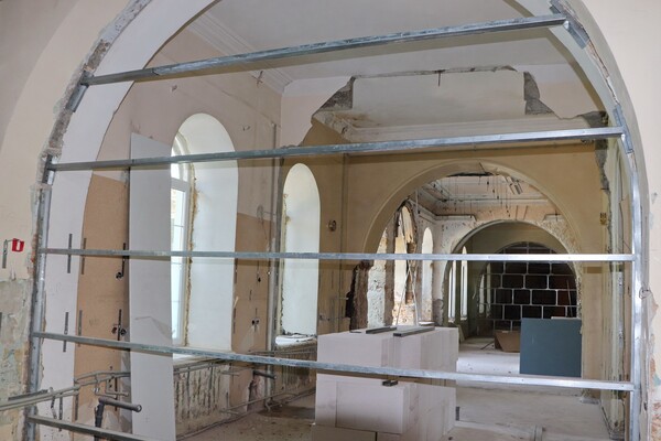 В Одессе продолжается ремонт Еврейской больницы: что сейчас делают рабочие фото 11