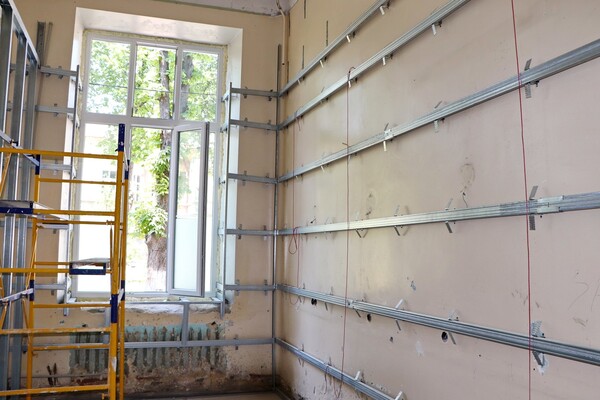 В Одессе продолжается ремонт Еврейской больницы: что сейчас делают рабочие фото 15