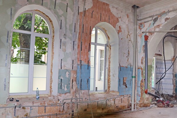 В Одессе продолжается ремонт Еврейской больницы: что сейчас делают рабочие фото 23