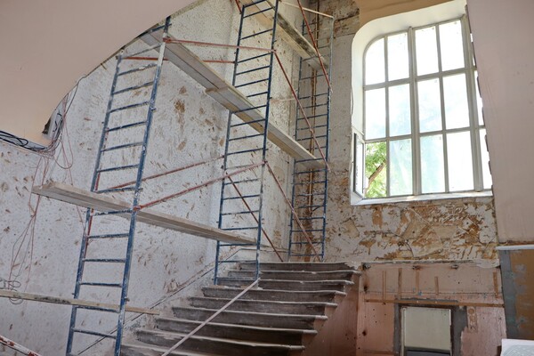 В Одессе продолжается ремонт Еврейской больницы: что сейчас делают рабочие фото 25