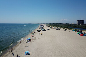 Не пляж, а парковка: побережье Одесской области заставлено автомобилями фото 1