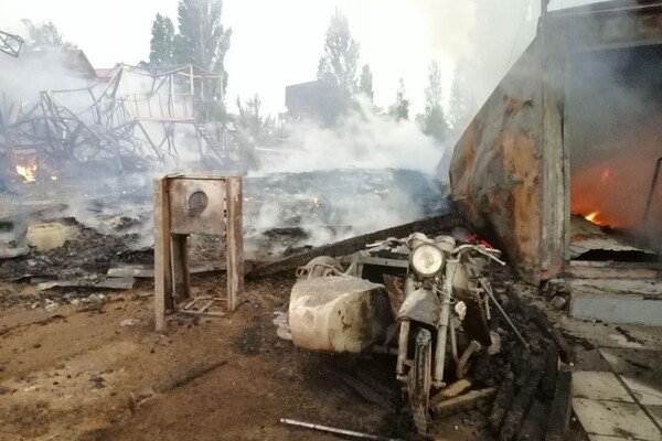 В Затоке сгорели две базы отдыха: есть пострадавший фото 5