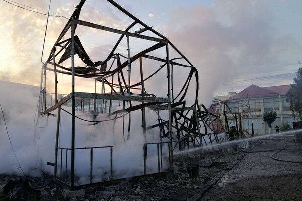 В Затоке сгорели две базы отдыха: есть пострадавший фото 6
