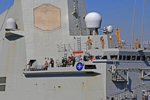 Иди смотреть: в одесский порт зашли пять кораблей НАТО фото 1