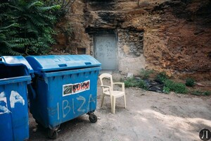 Вход в катакомбы Аркадии завалили мусором: там хотели сделать музей фото 3