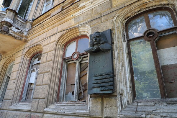 Ходить крайне опасно: одесситам показали, как выглядит дом Гоголя изнутри  фото 32