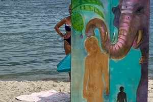 Искусство, которое мы заслужили: на одесских пляжах появились причудливые арт-объекты  фото 3