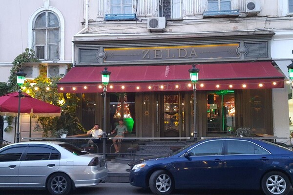 Обнаглели вкрай: кафе и рестораны, которые захватили тротуар в центре Одессы фото 9