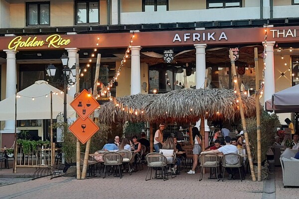Обнаглели вкрай: кафе и рестораны, которые захватили тротуар в центре Одессы фото 10