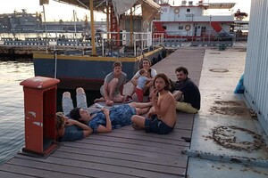 В Одессу на судне приплыл берлинский театр: они бесплатно выступят на побережье фото 4