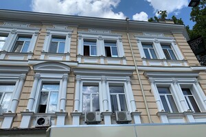 Портят вид: владельцев фасадных квартир в центре Одессы просят убрать кондиционеры  фото