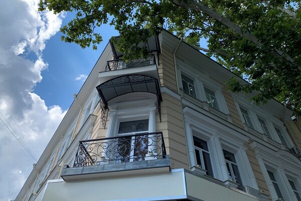 Портят вид: владельцев фасадных квартир в центре Одессы просят убрать кондиционеры  фото 5
