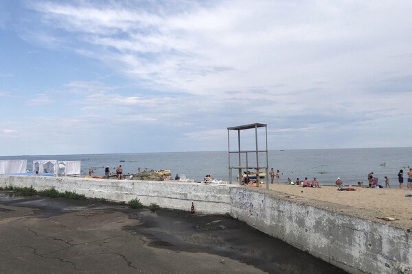Полупустой пляж и опасный склон: все про одесскую Черноморку  фото 2