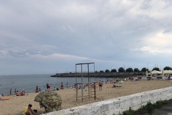Полупустой пляж и опасный склон: все про одесскую Черноморку  фото 5