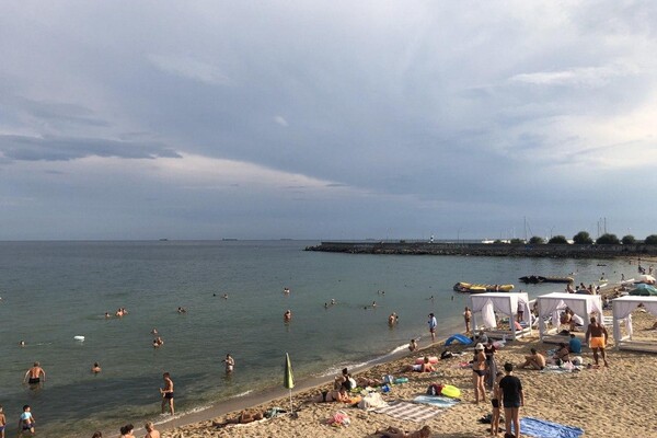 Полупустой пляж и опасный склон: все про одесскую Черноморку  фото 7