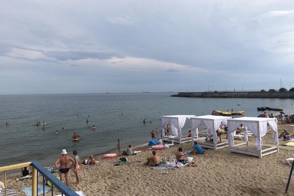 Полупустой пляж и опасный склон: все про одесскую Черноморку  фото 11
