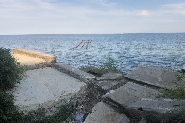 Полупустой пляж и опасный склон: все про одесскую Черноморку  фото 49
