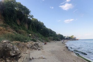 Полупустой пляж и опасный склон: все про одесскую Черноморку  фото 57