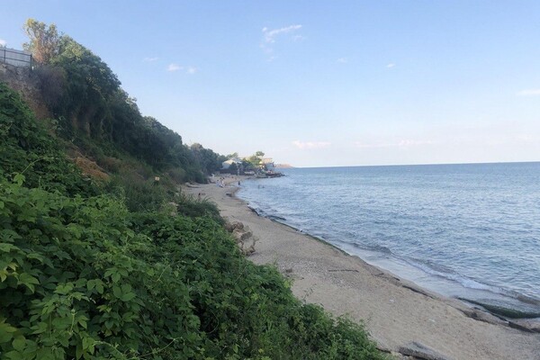 Полупустой пляж и опасный склон: все про одесскую Черноморку  фото 113