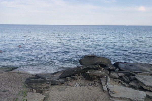 Полупустой пляж и опасный склон: все про одесскую Черноморку  фото 124