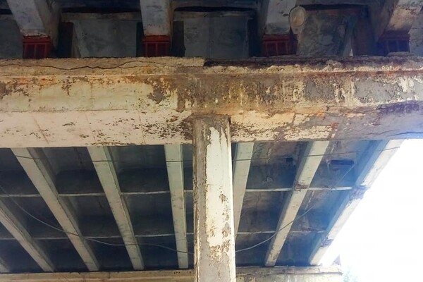 Дорога в аэропорт под вопросом: одессит показал состояние Ивановского моста фото 1