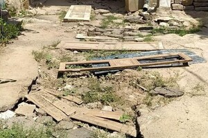 После замены водопровода: двор в центре Одессы оставили в аварийном состоянии фото 3