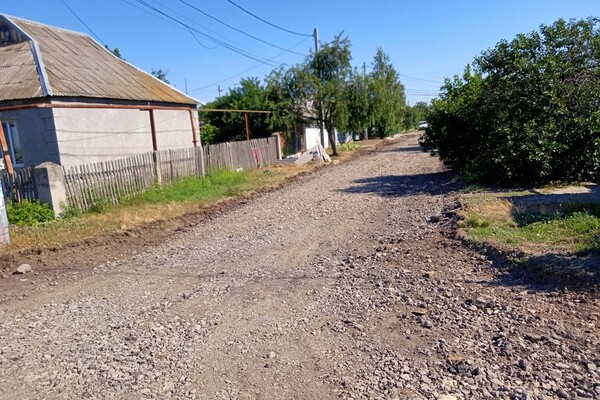 В Малиновском районе асфальтируют несколько переулков: где проходит ремонт  фото 4