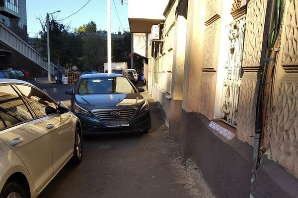 Я паркуюсь как: свежая фотоподборка наглых водителей в Одессе фото