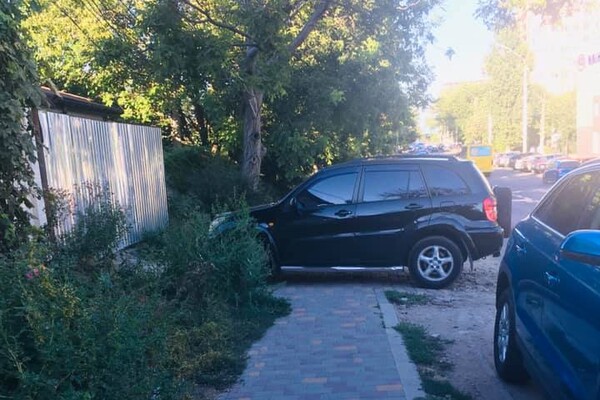 Я паркуюсь как: свежая фотоподборка наглых водителей в Одессе фото 7