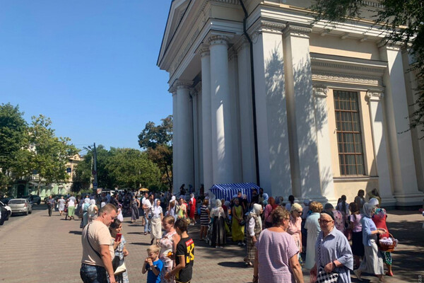 Яблочный Спас в Одессе: что творится в церквях города  фото 1