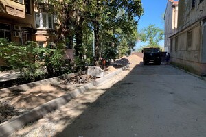 Не проедешь: в центре Одессы ремонтируют переулок  фото 3