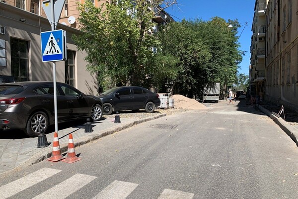 Не проедешь: в центре Одессы ремонтируют переулок  фото 8