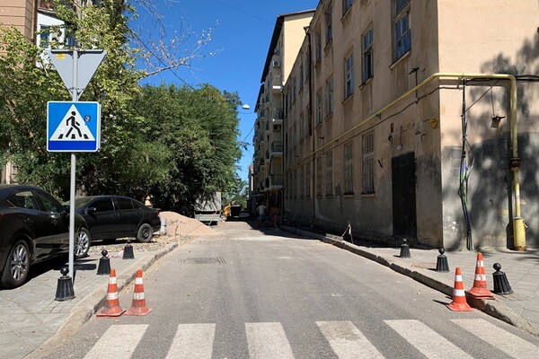 Не проедешь: в центре Одессы ремонтируют переулок  фото 9