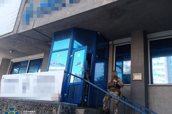Коррупционный сговор: как в Одессе за деньги выдавали паспорт моряка  фото 1