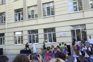 На расстоянии и в масках: как прошел Первый звонок в одесских школах фото 11