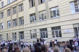 На расстоянии и в масках: как прошел Первый звонок в одесских школах фото 44