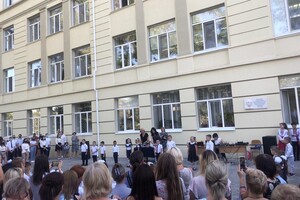 На расстоянии и в масках: как прошел Первый звонок в одесских школах фото 86