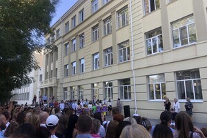 На расстоянии и в масках: как прошел Первый звонок в одесских школах фото 91