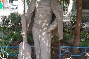 Открытие скульптуры: во дворике на Молдованке рыбачка Соня дождалась моряка фото 3