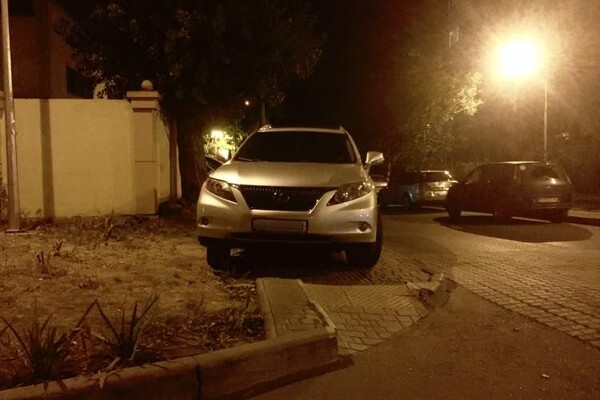 Я паркуюсь как: свежая фотоподборка наглых водителей в Одессе фото 2