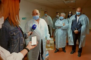 восемь отремонтированных аппаратов ИВЛ передали Одесской областной больнице фото 3