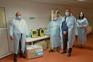 восемь отремонтированных аппаратов ИВЛ передали Одесской областной больнице фото 5